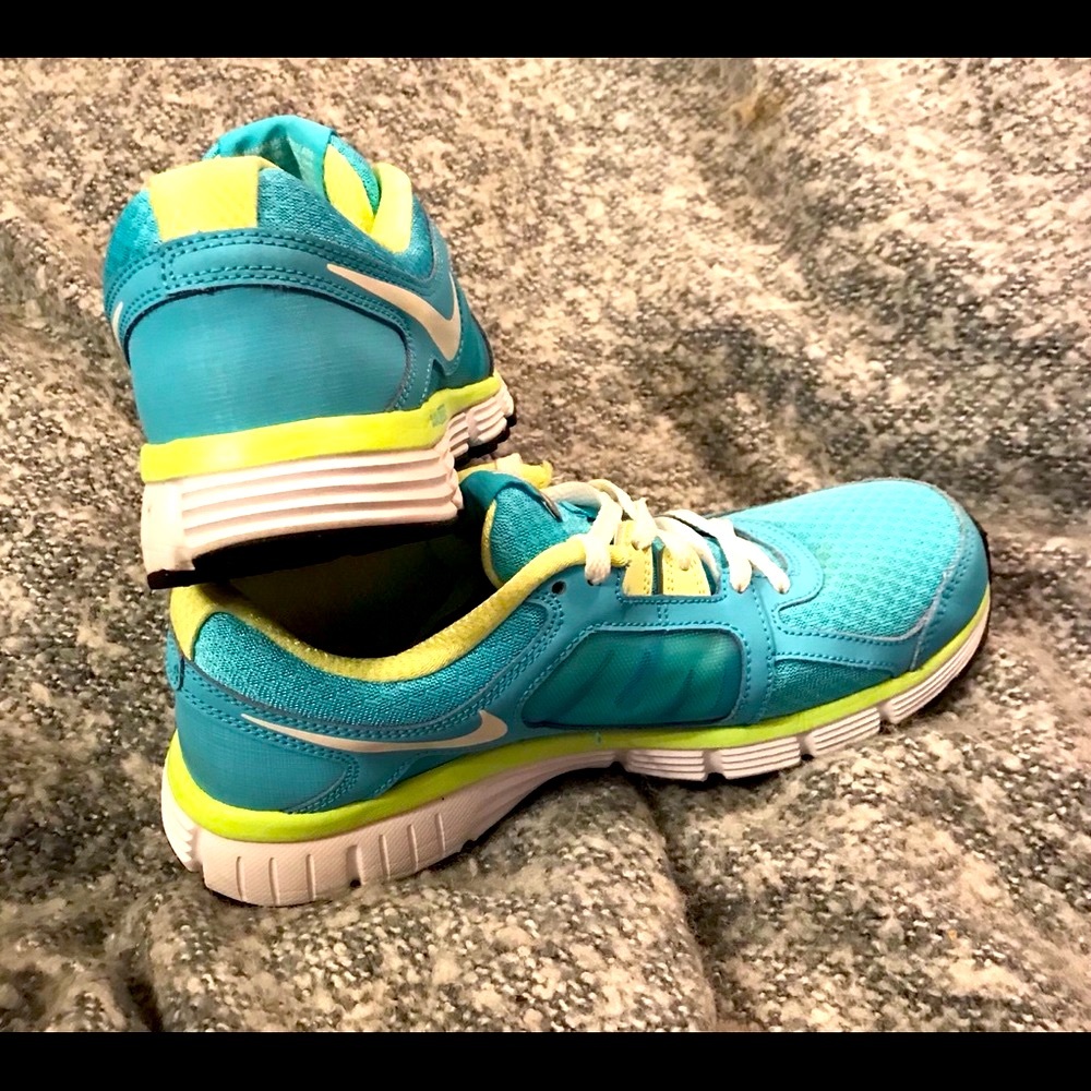 Shoes - Picture 6 of 11